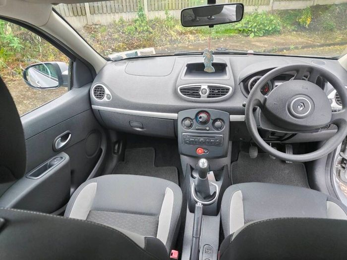 Low mileage Renault Clio 2011 64000km