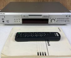 From 1999 - Minidisc Sony MDS-530, working good, remote, Manual.