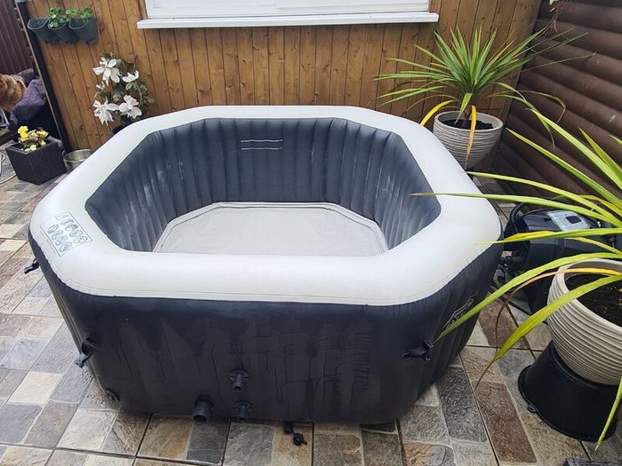 Intex Inflatable Hot Tub  Jacuzzi  Perfect Condition