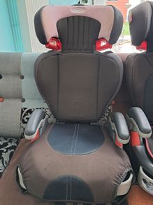 2 children's car seats