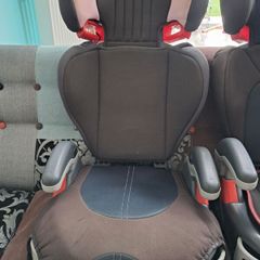 2 children's car seats