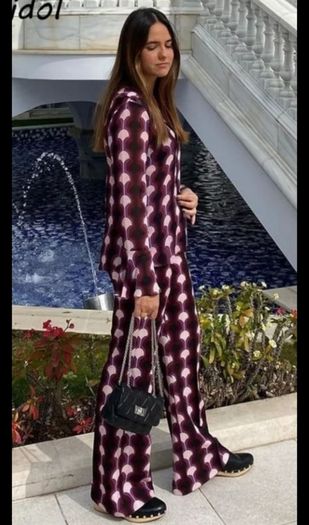 Amazing Zara Insta Famous Bloggers Limited Edition Pink Geo Print 3 Piece Suit, Blazer XL, Blouse XXL and Flare Trousers XL New with Tags