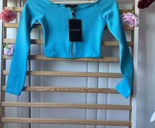 top Bnwt misguided top size 8  cropped top off shoulder