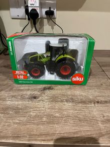 Model Claas Tractor 1:32