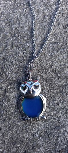 Vintage jewelry is sold individually for 5 to 10 euros