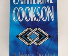 Catherine Cookson - A House Divided - A Major Bestseller. - #