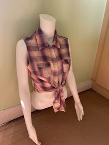Sleeveless top/shirt