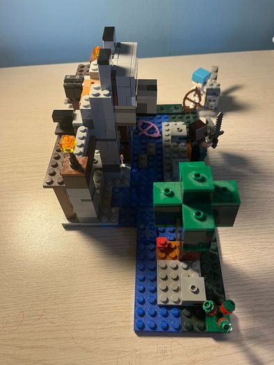 Lego Minecraft Wolf Stronghold