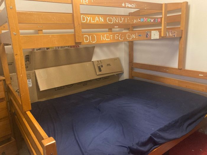 Sturdy bunk bed - free for collection