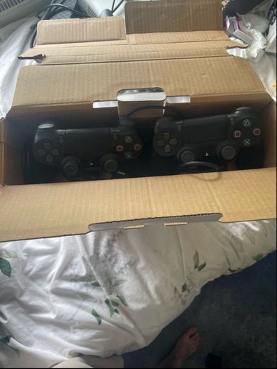 PS4 Slim 1TB Boxed Bundle + 2 Controllers | Low Firmware 10.71 (Jailbreakable)