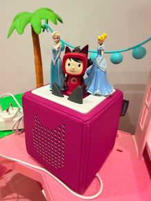 Pink Toniebox + 4 Tonies + Charger