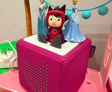 Pink Toniebox + 4 Tonies + Charger