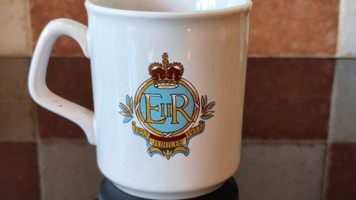 Vintage Queen Elizabeth II silver jubilee souvenir mug