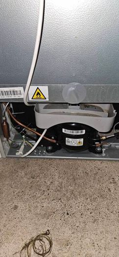 Powerpoint under counter fridge and freezer