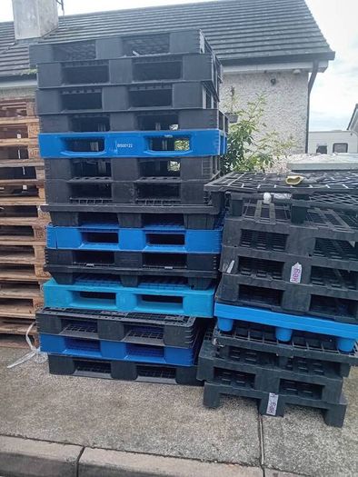 plastic pallets