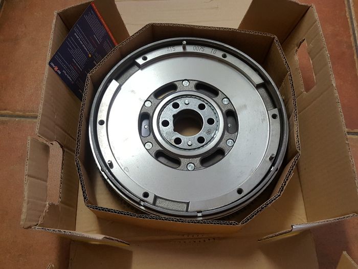 Audi A4 (B5) Audi A6 (C5) VW Passat B5 LUK Dual Mass Flywheel for 1.9 TDI 75bhp 90bhp 110bhp