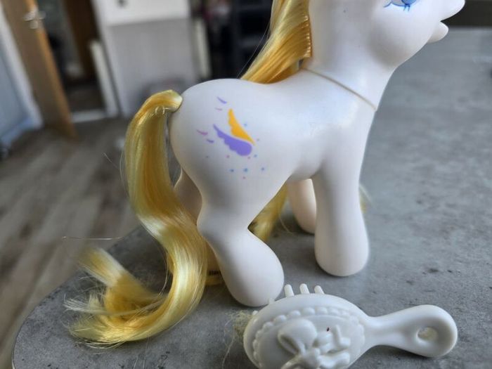 Flutterbutter Flutter Butter Toys R Us USA Exclusive with Brush MLP G3 My Little Pony 2004