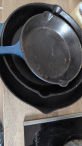 Cast iron pan