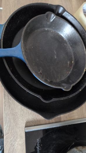 Cast iron pan