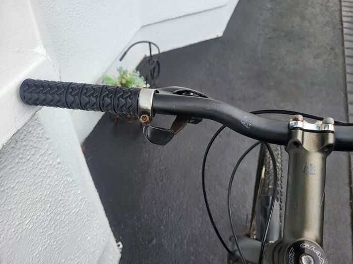 Hybrid Giant Escape R2 Disc Brakes No Offers