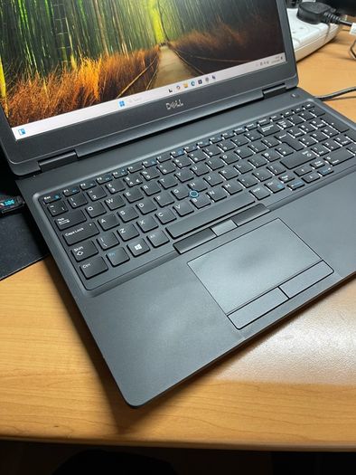 Dell Latitude 5590 i5 pro 8th Gen 8/512 Windows 11 pro