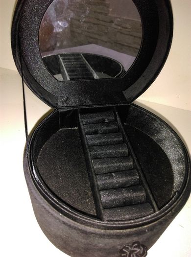 Velvet Round Jewellery Box