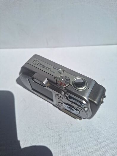 Samsung Digimax A6 compact digital camera.