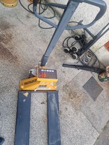 Silverstone Pallet Truck With Digital Weight Displ