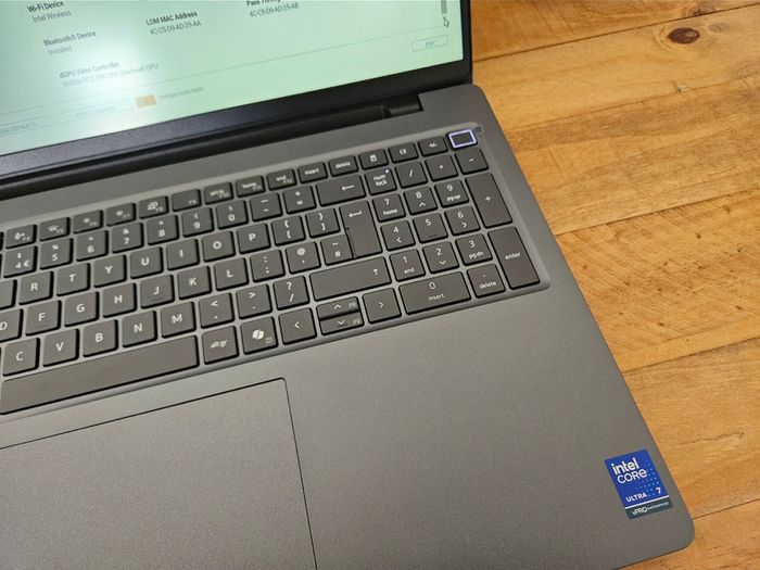 Dell 16 Pro Max (Ultra 7 / 16GB / 256GB / RTX PRO 500 Blackwell)