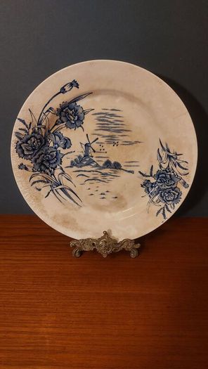 Fabulous Vintage Rare Arklow Pottery Blue and White 10 Inch Wall Plate in an Unusual Pattern with Carnations and a Windmill on a Hill, Very Aesthetic Movement in Style, Display Only
