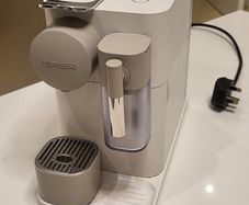Nespresso By De'longhi
