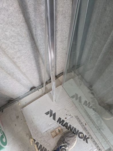 shower screen