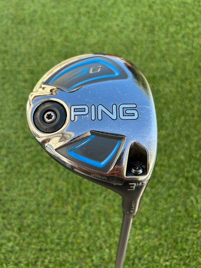Full set of golf Taylormade clubs