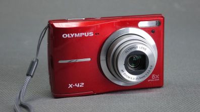 12.0Mpix Olympus X42 Digital Camera + 6.3-31.5mm EQ 36-180mm Zoom Lens X5