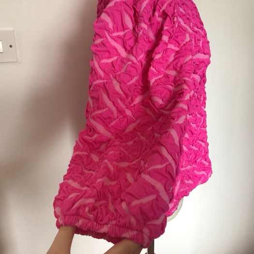 Savida bright pink top long sleeve size M includes postage