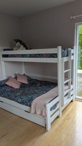 Triple bunk bed