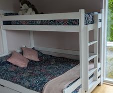 Triple bunk bed