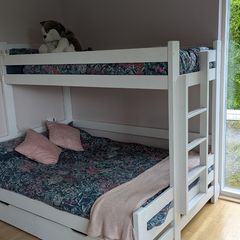 Triple bunk bed