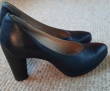 Ecco Navy Heels Size 5