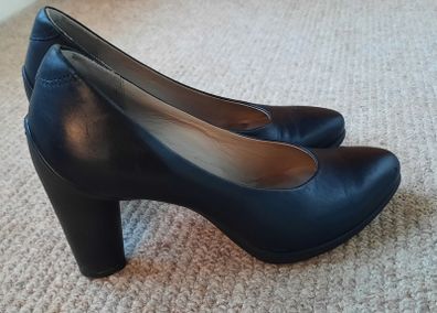 Ecco Navy Heels Size 5