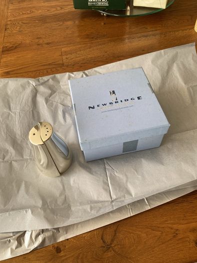 Newbridge Silverware Salt and pepper set