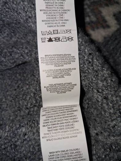x2 Bundle - Brand New Primark Family Jumper - Size - XL - RRP - 16.00 & Brand New Tossle Hat - One Size - RRP - 5.00 = 21.00