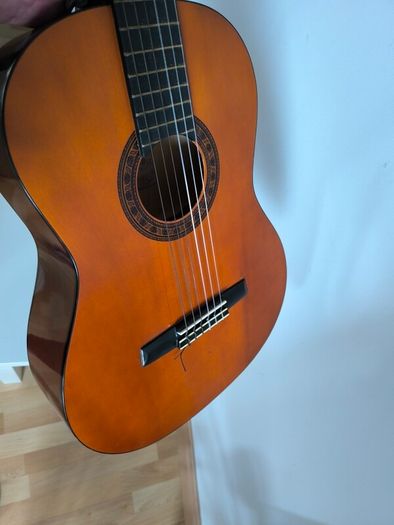 Valencia CG160 Accoustic Guitar