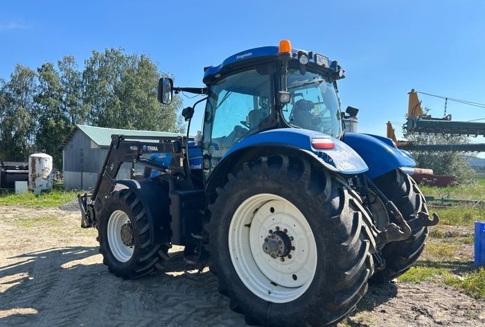2011 New Holland T7040