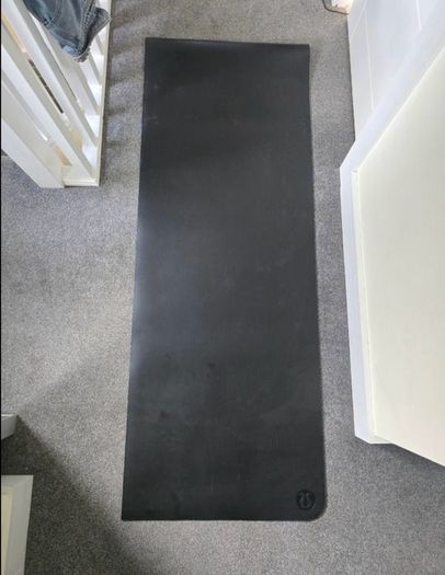 Lululemon yoga mat (black)