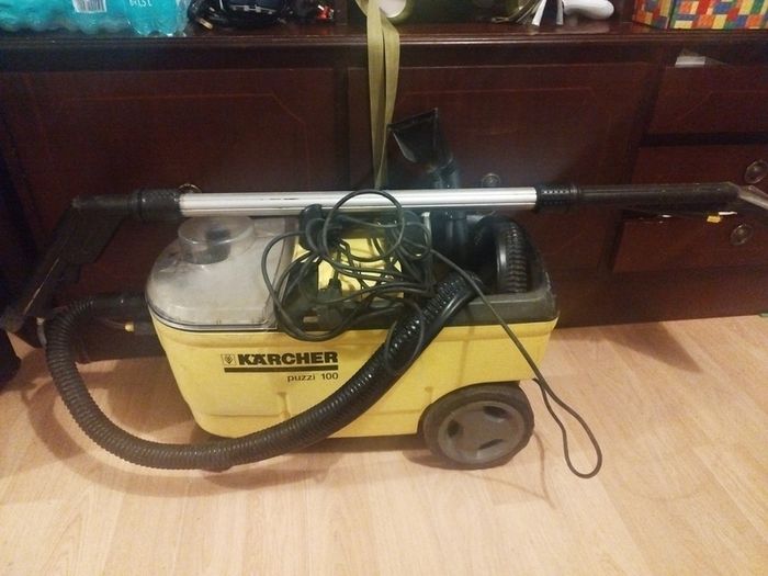 Karcher Puzzi 100 Carpet Cleaning Machine
