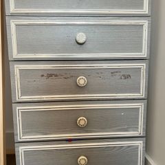 Chest of drawer