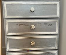 Chest of drawer