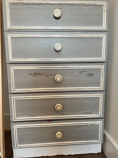 Chest of drawer