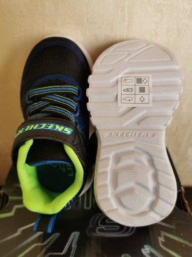 INFANT runners NEW size UK 4
